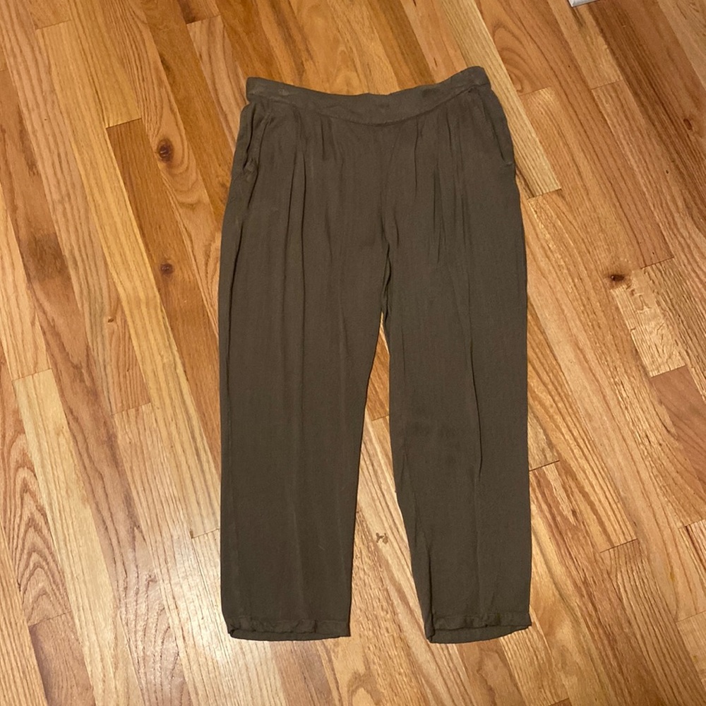 Great condition capri pants.